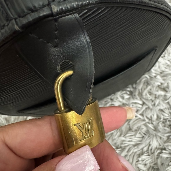 Louis Vuitton vintage Epi 30 and kiss wallet set - Picture 6 of 15